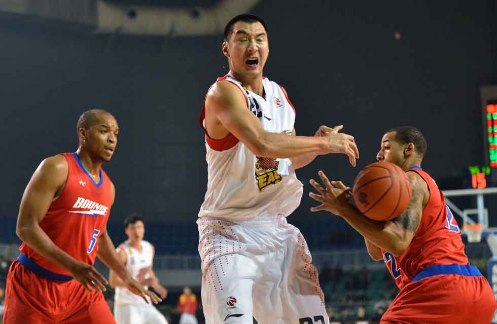 Xue Yuxiang(C)(Xinhua Photo/Zhu Zheng)