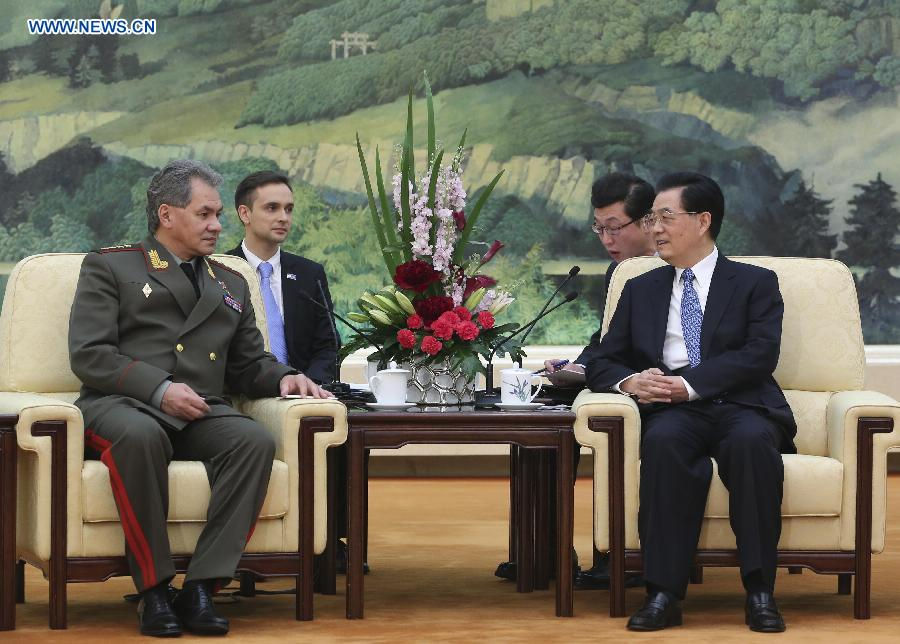 Chinese President Hu Jintao (R, front) meets with Russian Defense Minister Sergei Shoigu (L, front) in Beijing, capital of China, Nov. 21, 2012. (Xinhua/Ding Lin)
