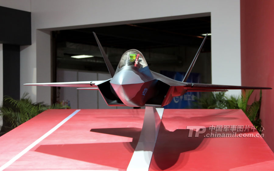 The concept model of China's stealth fighter is on display at the 9th China International Aviation & Aerospace Exhibition, which kicked off on November 12 in Zhuhai, Guangdong province.(China Military Online/Qiao Tianfu)