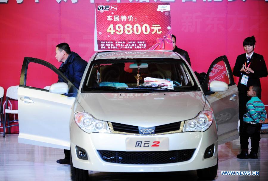 Visitors experience an economy car during the 2012 Harbin Autumn Automobile Exhibition in Harbin, capital of northeast China's Heilongjiang Province, Nov. 20, 2012. Economy cars presented on the week-long exhibition with a price under 100,000 yuan (about 16,030 U.S. dollars) attracted lots of attention. (Xinhua/Wang Jianwei)