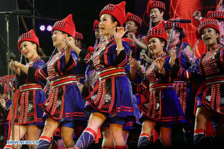 Puer dream chorus sing at the first China Puer International Country Music Festival in Puer, southwest China's Yunnan Province, Nov. 20, 2012. The festival kicked off on Tuesday with the participation of more than 20 bands and singers. The new silk road Miss World contest will also be held along with the festival. (Xinhua/Li Mingfang) 