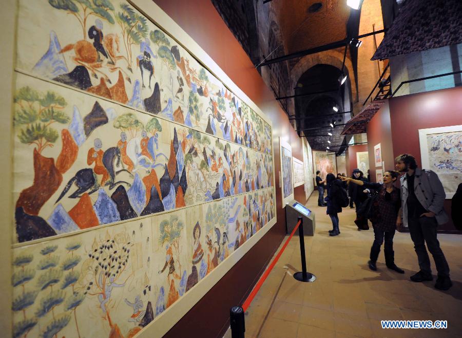 Visitors watch the duplicate of ancient mural paintings at "The Colors of Dunhuang: A Magic Gateway to the Silk Road" exhibition held in Mimar Sinan University in Istanbul of Turkey, on Nov. 20, 2012. The Exhibition kicked off here on Tuesday. (Xinhua/Ma Yan)