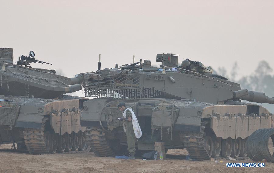 Israeli ground troops are seen stationed at an Israeli army deployment area near the Israel-Gaza Strip border on Nov. 21, 2012. The Israeli Prime Minister's Office confirmed on Wednesday evening that a ceasefire agreement has been reached with the Palestinian militant groups in Gaza. (Xinhua/Yin Dongxun) 