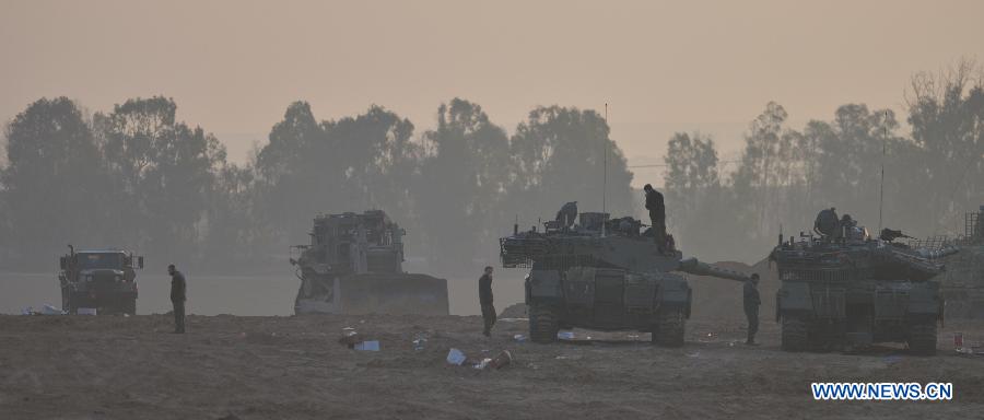 Israeli ground troops are seen stationed at an Israeli army deployment area near the Israel-Gaza Strip border on Nov. 21, 2012. The Israeli Prime Minister's Office confirmed on Wednesday evening that a ceasefire agreement has been reached with the Palestinian militant groups in Gaza. (Xinhua/Yin Dongxun) 