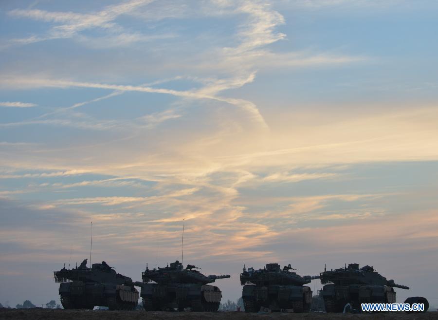 Israeli ground troops are seen stationed at an Israeli army deployment area near the Israel-Gaza Strip border on Nov. 21, 2012. The Israeli Prime Minister's Office confirmed on Wednesday evening that a ceasefire agreement has been reached with the Palestinian militant groups in Gaza. (Xinhua/Yin Dongxun) 