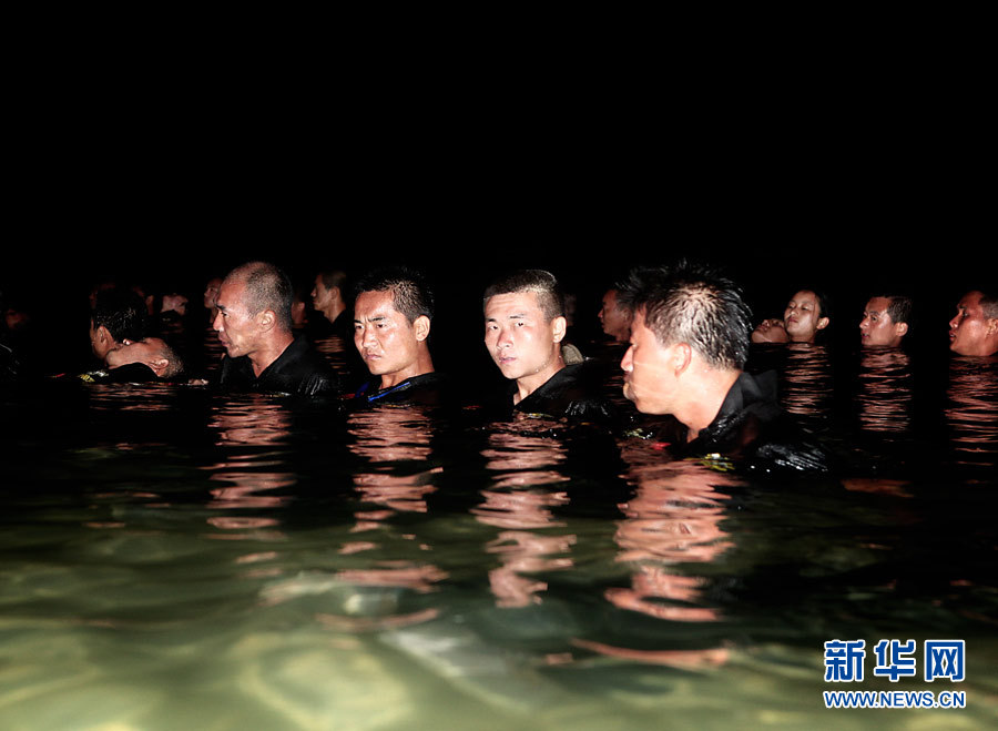 Trainees are immersed in sea at night to temper the will. (Xinhua/Liu Changlong) 