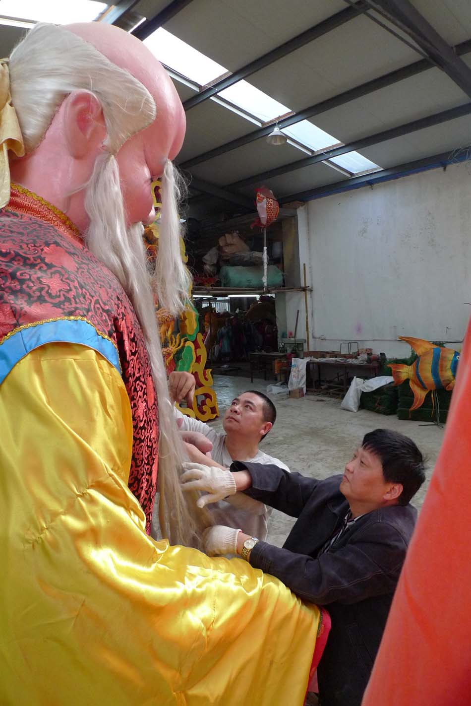 Photo taken on April 27, 2012 shows Su Yubo (front) neatening a festival lantern in his workshop, in Yangzhou, east China's Jiangsu Province. (Xinhua/Zhang Ruiqi)