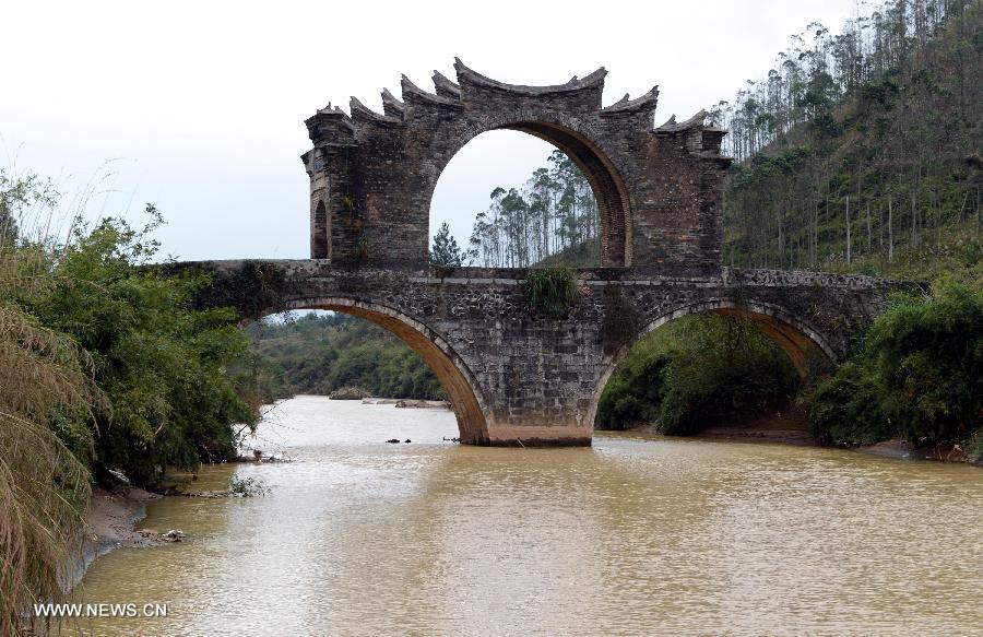 Photo taken on Nov. 21, 2012 shows alcove on the Taiping Bridge in Yangcun Village, Longnan County of east China's Jiangxi Province. The arch bridge, made of bricks, clay and moorstone, has been set up here for over 200 years. (Xinhua/Song Zhenping) 