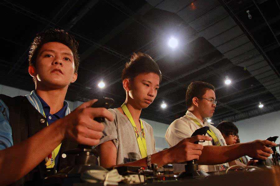 Students hold control sticks during the competition of Tagisang Robotics 2012 in Pasay City, the Philippines, Nov. 22, 2012. A total of 31 teams participated in the competition on Thursday. (Xinhua/Rouelle Umali) 