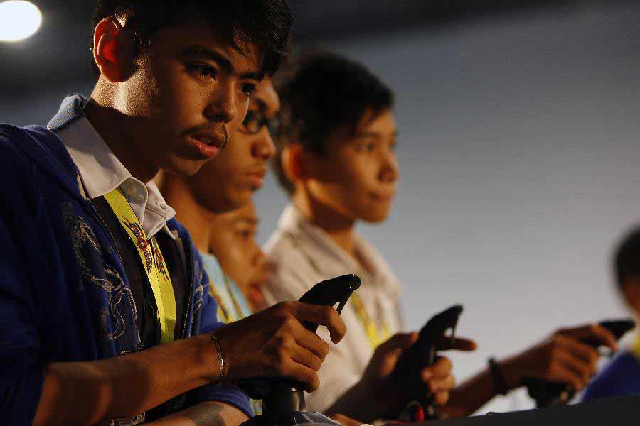 Students hold control sticks during the competition of Tagisang Robotics 2012 in Pasay City, the Philippines, Nov. 22, 2012. A total of 31 teams participated in the competition on Thursday. (Xinhua/Rouelle Umali) 
