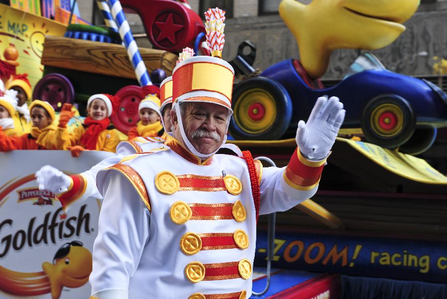 A man waves to spectators in the 86th Macy's Thanksgiving Day Parade in New York, the United States, Nov. 22, 2012. More than three million people gather along the street on Thursday, to attend the annual Macy's parade which began in 1924. (Xinhua/Deng Jian)
