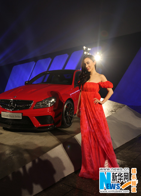 Chinese actress Huo Siyan attends AMG Driving Performance Award 2012 in Guangzhou, South China, November 21, 2012.(Xinhua Photo)