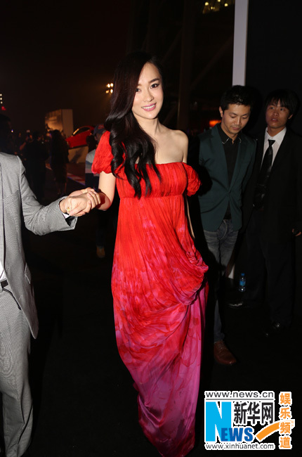 Chinese actress Huo Siyan attends AMG Driving Performance Award 2012 in Guangzhou, South China, November 21, 2012.(Xinhua Photo)