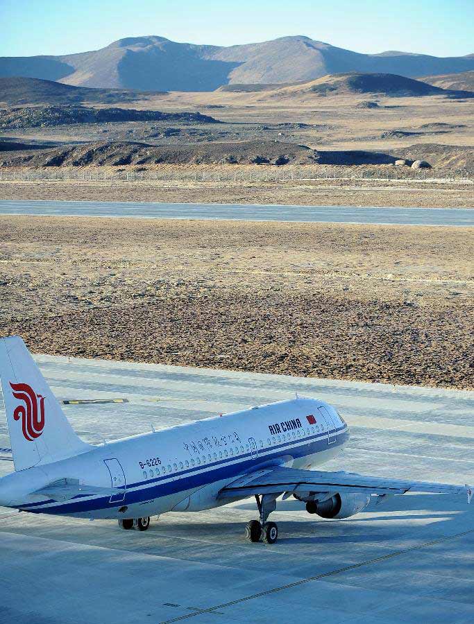 The test flight landed at the Daochengyading Airport in Daocheng County of the Tibetan Autonomous Prefecture of Garze, southwest China's Sichuan Province, Nov. 23, 2012. The first test flight of the airport successfully landed Friday. With the height of 4,411 meters above sea level, the Daochengyading Airport becomes the highest civil airport in the world. (Xinhua/Xue Yubin) 