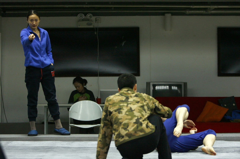 Wang Yuanyuan offers instructions to dancers of Beijing Dance Theatre (BDT) in Beijing, capital of China, Jan. 28, 2012. (Xinhua/Cui Xinyu)
