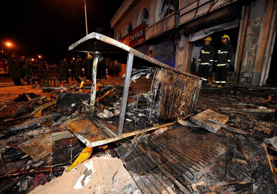 Photo taken on Nov. 24, 2012 shows the explosion site in Shouyang County of Jinzhong City, north China's Shanxi Province. An explosion at a restaurant on Friday evening killed at least eight people and injured another 37. An investigation is conducted to determine the cause of the explosion. (Xinhua/Yan Yan)