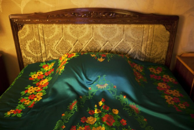 A brightly colored floral fabric covers the bed, in the Pyongyang Koryo Hotel.(Photo/Xinhua)