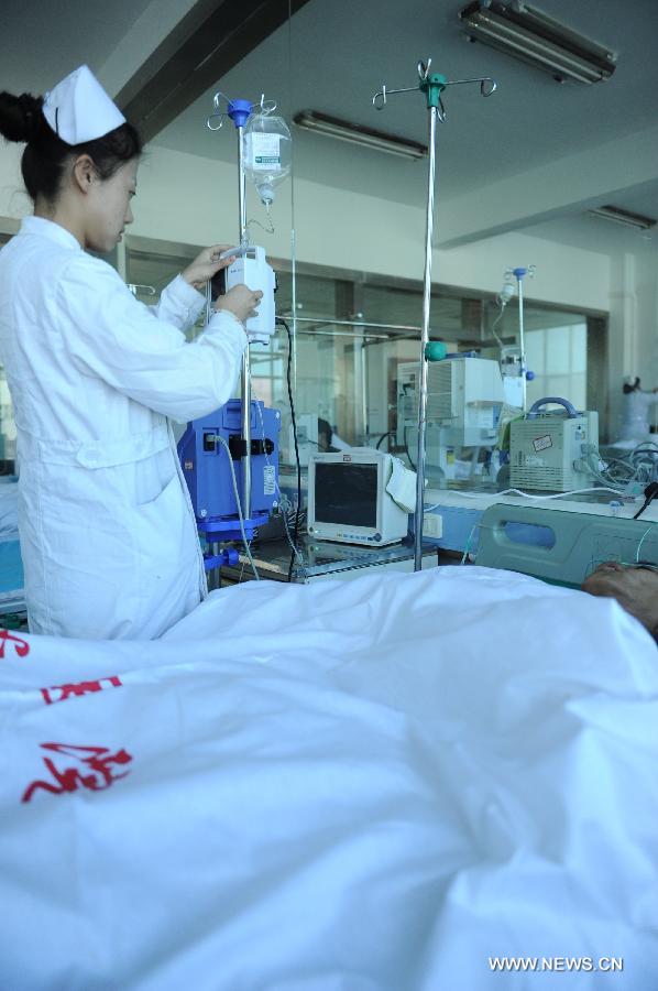 A nurse takes care of an injured miner at a hospital in Liupanshui City, southwest China's Guizhou Province, Nov. 25, 2012. Nineteen miners were confirmed dead, five injured and four others remain trapped after a coal-gas outburst hit the Xiangshui Coal Mine at 10:55 a.m. on Saturday.(Xinhua/Tao Liang) 