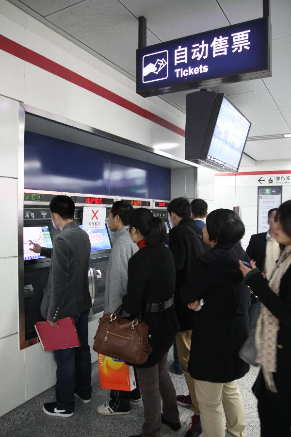 Passengers line to buy tickets at a station of Hangzhou Subway Line 1 in Hangzhou, capital of east China's Zhejiang Province, Nov. 24, 2012. Hangzhou Subway Line 1, the first subway in Zhejiang covering a distance of 47.97 kilometers, was put into a trial operation on Saturday after five years of construction. (Xinhua/He Xinchao) 