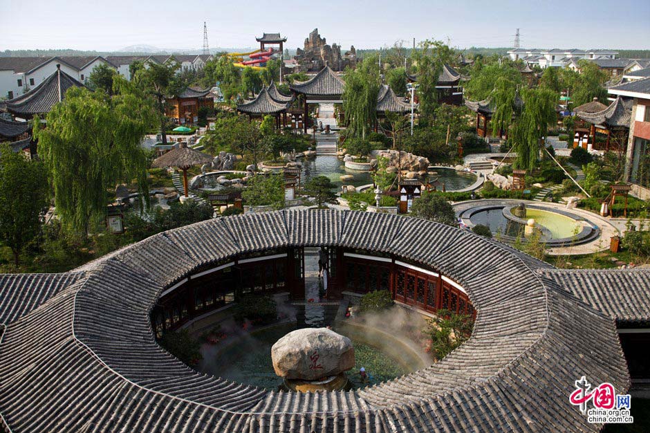 Located at the foot of Mount Meng in Yinan County, Shandong Province, the Zhisheng hot springs combine natural hot springs water with herbal medicine, which is beneficial for people's health. (China.org.cn)