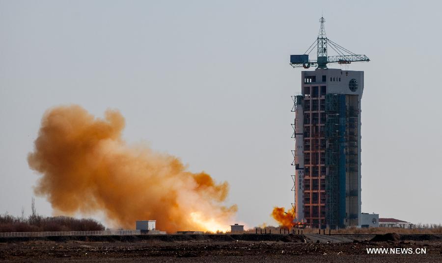 A Long March-4C carrier rocket carrying the Yaogan XVI remote-sensing satellite blasts off from the launch pad at Jiuquan Satellite Launch Center in Jiuquan, northwest China's Gansu Province, Nov. 25, 2012. (Xinhua/Liu Chan) 