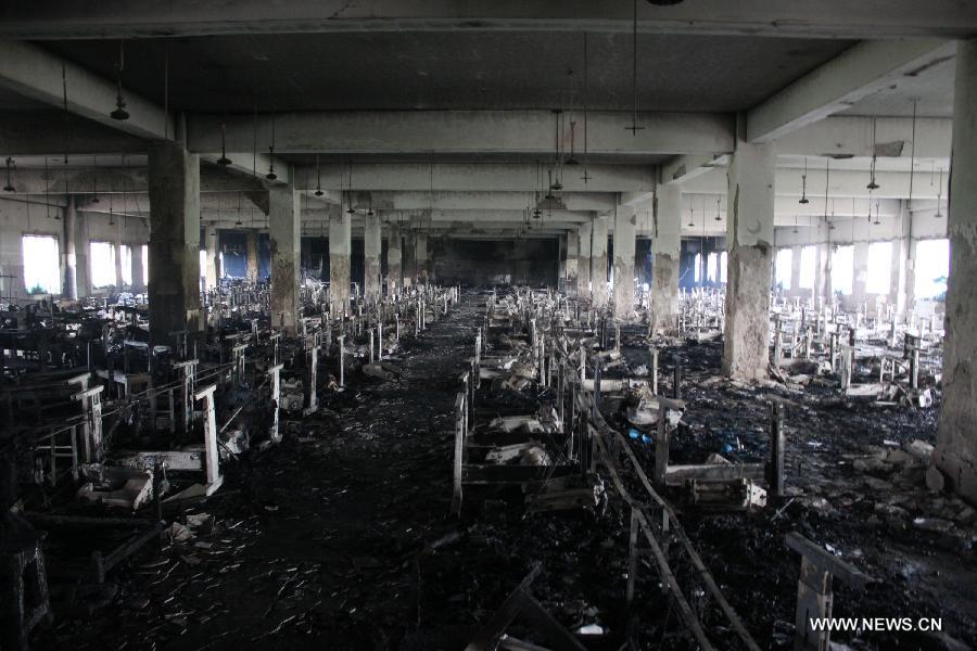 Picture taken on Nov. 25, 2012 shows a garment factory after a fire accident in Saver, outskirts of Dhaka, Bangladesh. It is believed that over 100 people died in the accident, said the police. (Xinhua/Shariful Islam) 