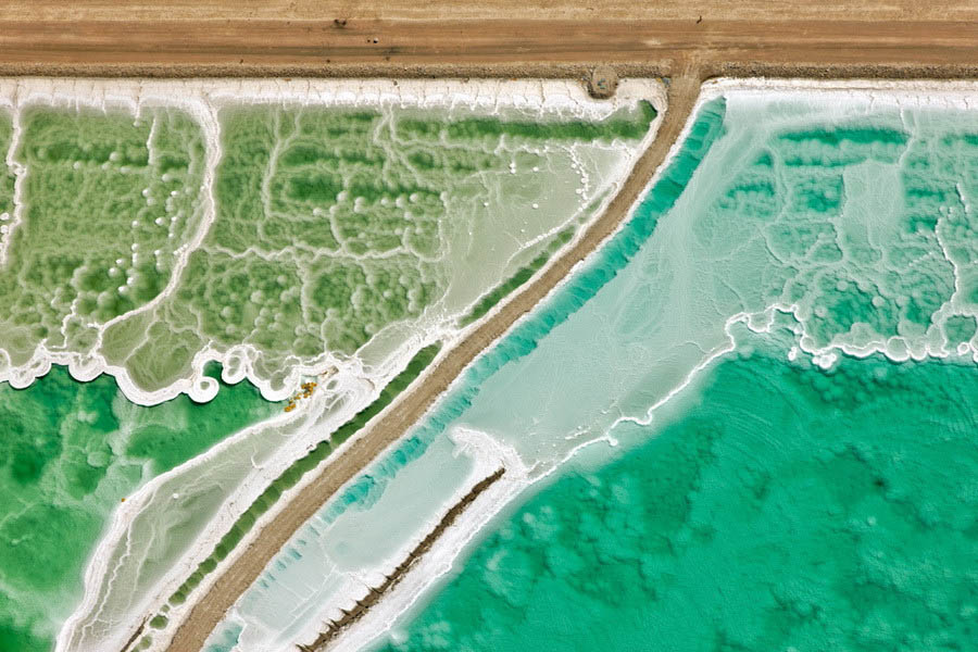 Evaporation tanks of the Dead Sea, Israel  (Source: www.huanqiu.com)