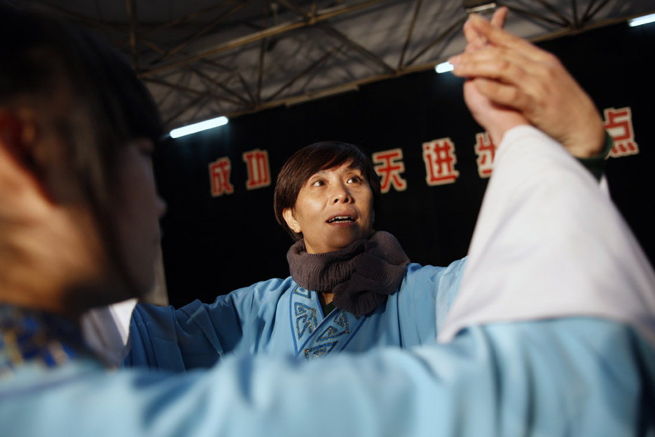 Wu Fenghua gives instructions to her student in Xiaobaihua Shaoxing Opera Troupe in Shaoxing, east China's Zhejiang Province, Dec. 10, 2011. (Xinhua/Cui Xinyu)