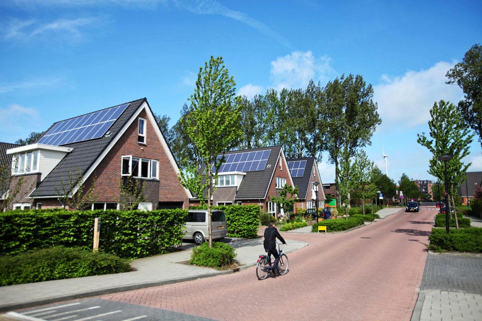 “Sun City”, the solar-energy residential community, is the world’s first zero-carbon residential community in Hare Huhoward, Holland. (Xinhua/Yan Ting)