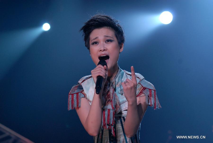 Chinese singer Li Yuchun (Chris Lee) sings during her solo concert in Nanjing, capital of east China's Jiangsu Province, Nov. 24, 2012. (Xinhua/Wang Yuewu)