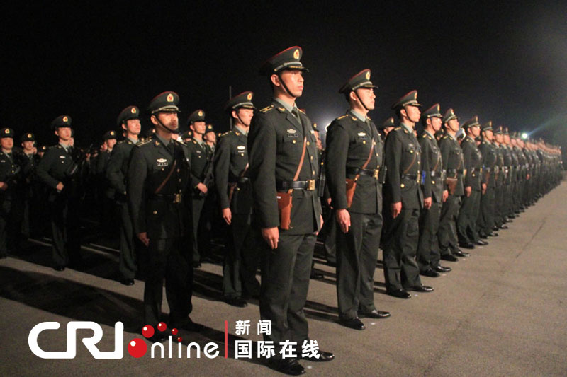Soldiers of the Chinese People's Liberation Army (PLA) stand in their formation at a barrack during the rotation ceremony in Hong Kong, south China, Nov. 25, 2012. (CRI Online)