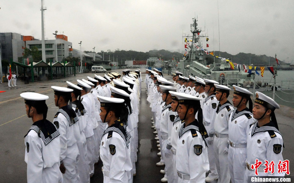 Soldiers of the Chinese People's Liberation Army (PLA) stand in their formation at a barrack during the rotation ceremony in Hong Kong, south China, Nov. 25, 2012.(Chinanews.com/Ren Haixia)