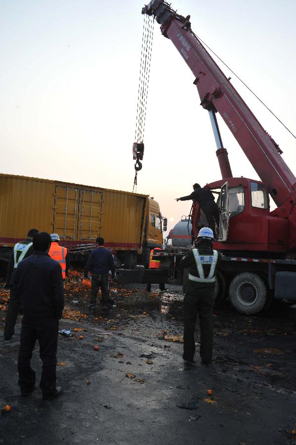 Rescuers work at a traffic accident scene on the Tai'an section of the Beijing-Taipei Expressway in Tai'an, east China's Shandong Province, Nov. 26, 2012. Seven people died and 35 others were injured in at least 22 accidents on several sections of an expressway in Shandong Province amid heavy fog on Monday, local government officials said. Seven crashes occurred on the Tai'an section of the Beijing-Taipei Expressway early Monday morning, leaving one dead and eleven injured, while 15 crashes occurred on the expressway's Ningyang section, killing six and injuring another 24, the traffic police reported. By Monday afternoon, police said the expressways had reopened. (Xinhua/Xu Suhui) 