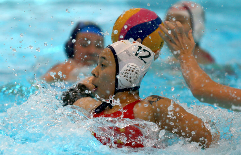 During the Ninth Asian Swimming Championships held on Nov. 25 in Dubai, the United Arab Emirates, China women's water polo team won the championship at 13 to 8.(Xinhua Photo)