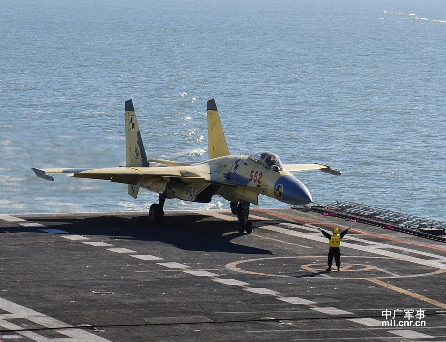 Photo shows carrier-borne J-15 fighter jet on China's first aircraft carrier, the Liaoning. (mil. cnr.cn/ Sun Li)