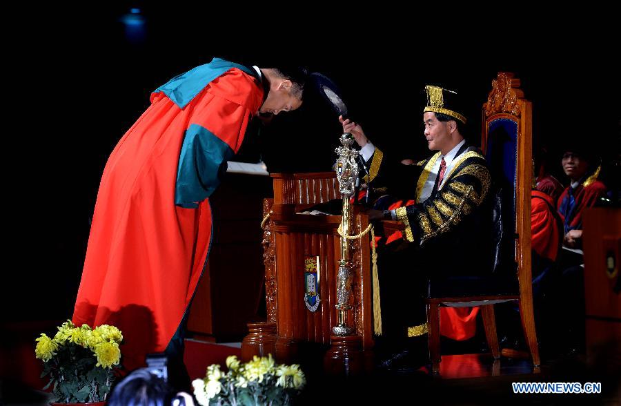 Former NBA star Yao Ming is conferred a Doctor Degree of Social Sciences honoris causa by Hong Kong Chief Executive Leung Chun-ying (R) during the 187th Congregation of the University of Hong Kong, China, on Nov. 27, 2012. Yao Ming receives a Doctor Degree of Social Sciences honoris causa at the University of Hong Kong on Tuesday. (Xinhua/Chen Xiaowei) 