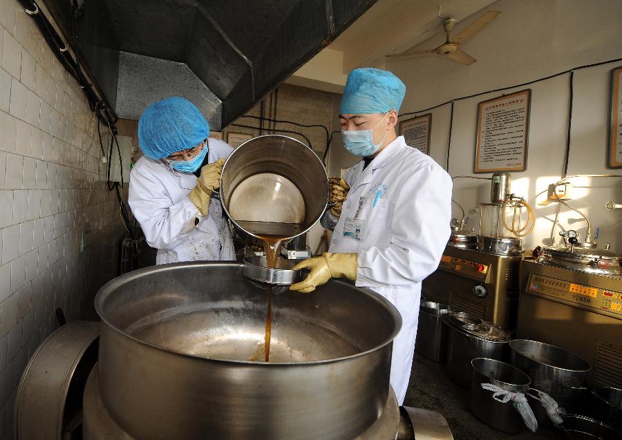 Doctors of Shanxi College of Chinese Traditional Medicine Subsidiary Hospital boil medicine herbs in Taiyuan, capital of north China's Shanxi Province, Nov. 23, 2012. More and more Chinese are disposed to preventive treatment of discease rather than curative treatment, they receive acupuncture, moxibustion, herbal paste or other Chinese traditional regimen to improve sub-healthy state.(Xinhua/Yan Yan) 
