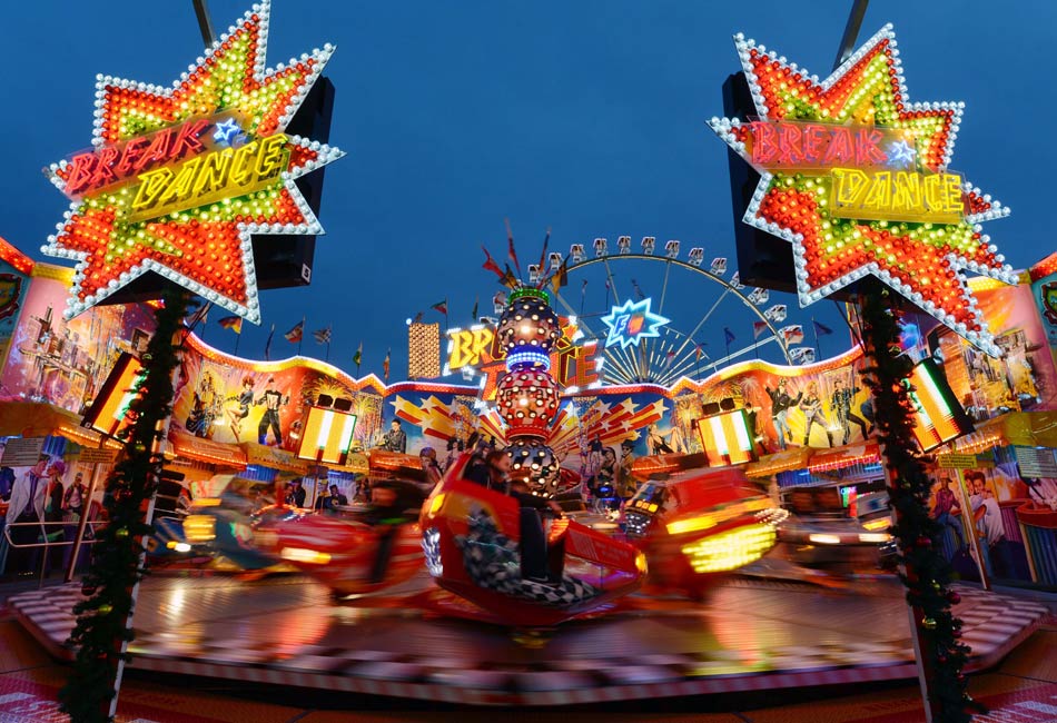 People have a wonderful time on recreational facility in the Christmas market at the  Alexander Square, Berlin, capital of Germany, on Nov. 26, 2012. Since the Western traditional holiday Christmas is approaching, Christmas markets have opened one after another in Berlin. (Xinhua/Ma Ning)