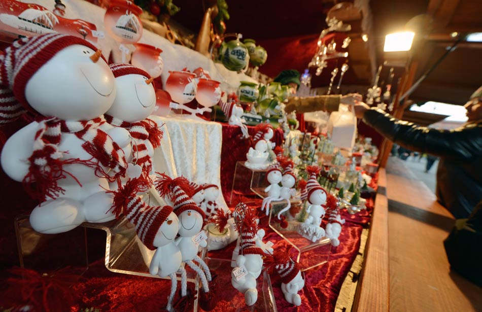 A customer buys decorations in the Christmas market at the  Alexander Square, Berlin, capital of Germany, on Nov. 26, 2012. Since the Western traditional holiday Christmas is approaching, Christmas markets have opened one after another in Berlin. (Xinhua/Ma Ning)