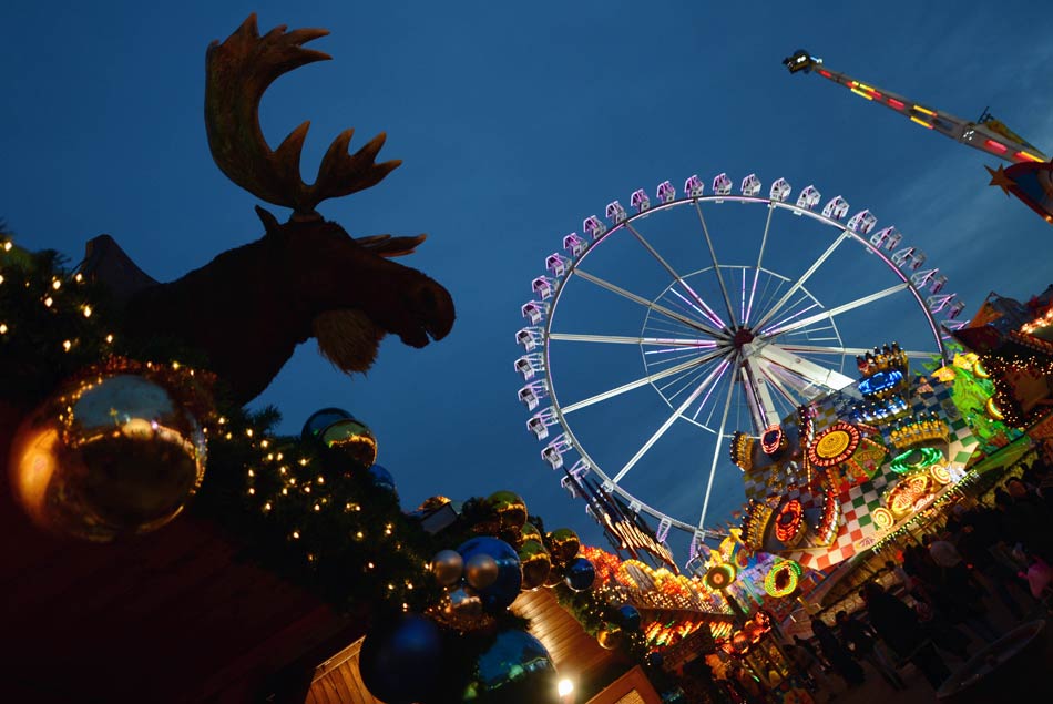 People have a wonderful time in the Christmas market at the  Alexander Square, Berlin, capital of Germany, on Nov. 26, 2012. Since the Western traditional holiday Christmas is approaching, Christmas markets have opened one after another in Berlin. (Xinhua/Ma Ning)