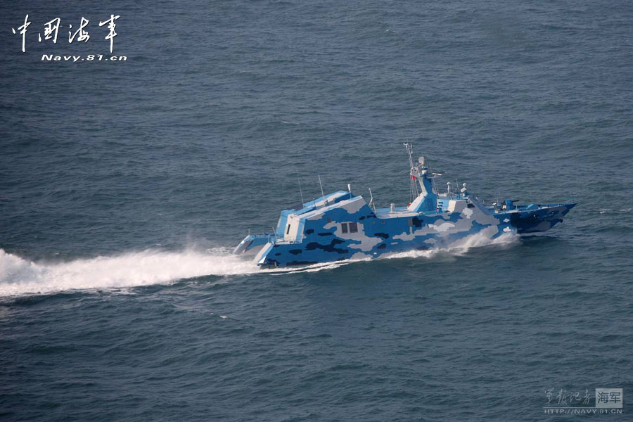 Recently, a unit of missile speedboats under the South China Sea Fleet of the PLA Navy conducts drill in the complicated electromagnetic environment.The drill adopted a series of techniques to seize the opportunities. The drill enhanced the actual combat capability of the unit.(navy.81.cn/Gao Yi,  Liu Xin) 