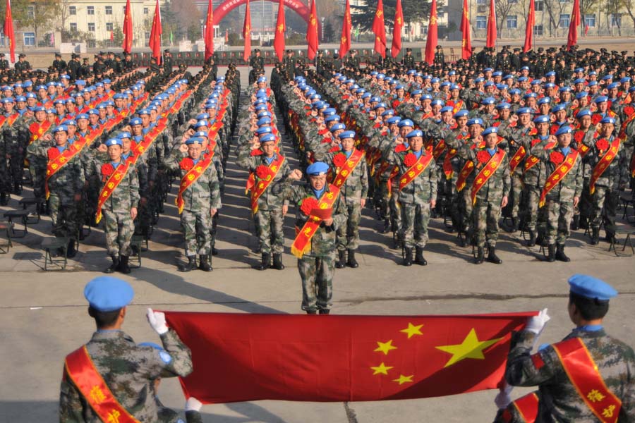 The 100 officers and men of the 1st echelon of the 15th Chinese peacekeeping force to Congo (K) left Xi'an, capital city of northwest China's Shaanxi province, on November 27, 2012, for Congo (K) to perform an eight-month-long UN peacekeeping mission. (Xinhua/Wu Guoqiang)