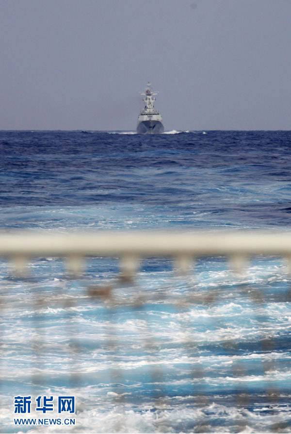 A Chinese naval fleet passed through the Miyako Strait and entered West Pacific Ocean for a routine training exercise on Nov. 28, 2012. (Xinhua/Ju zhenhua)