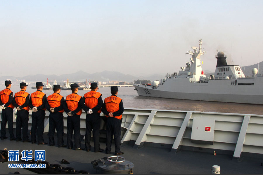 A Chinese naval fleet passed through the Miyako Strait and entered West Pacific Ocean for a routine training exercise on Nov. 28, 2012. (Xinhua/Ju zhenhua)