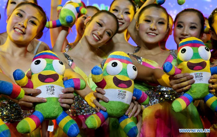 Artists hold "Lele", 2014 Summer Youth Olympics' mascot, during the unveiling ceremony in Nanjing, east China's Jiangsu Province on Nov. 29, 2012. The creature of Lele was unveiled as the mascot for the 2014 Summer Youth Olympics here Thursday. (Xinhua/Yang Lei) 