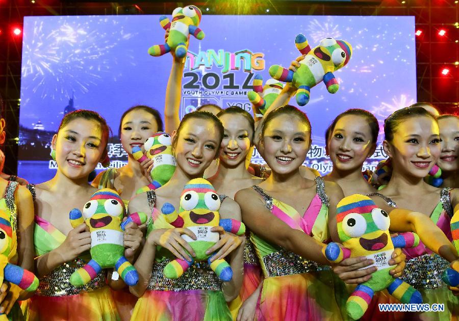 Artists hold "Lele", 2014 Summer Youth Olympics' mascot, during the unveiling ceremony in Nanjing, east China's Jiangsu Province on Nov. 29, 2012. The creature of Lele was unveiled as the mascot for the 2014 Summer Youth Olympics here Thursday. (Xinhua/Yang Lei) 