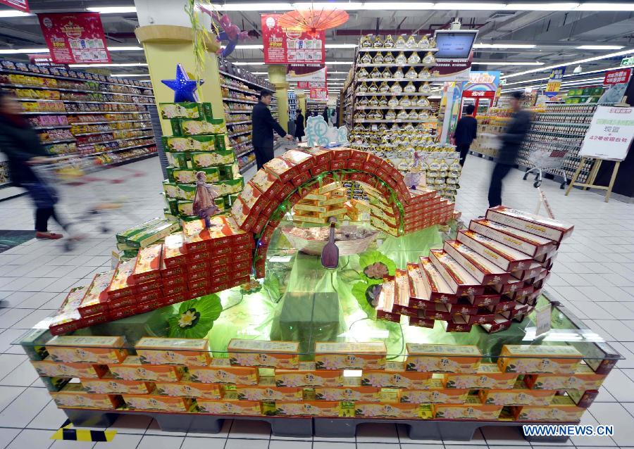 A model of arch bridge laid by commodities is seen at a supermarket in Hangzhou, capital of east China's Zhejiang Province, Nov. 28, 2012. A competion of creative laying of commodities was held here on Wednesday to draw customers' attention. (Xinhua/Shi Jianxue)