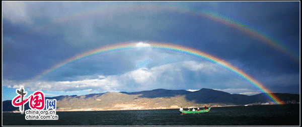 Located 22km east of Shangri-La, Yunnan Province, the Potatso National Park is known for its highland lakes and pristine forests. Bitahai Lake and Shuduhu Lake are two major parts of the park. It also features forest, marsh, valley and alpine meadow. (China.org.cn)