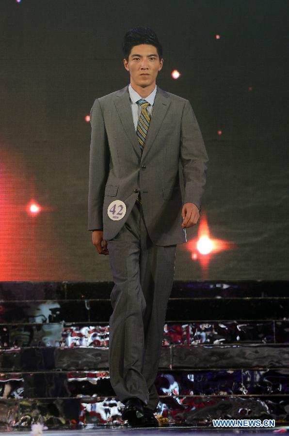 A model shows on the catwalks of a model competition in Sanya, south China's Hainan Province, Nov. 30, 2012. The final of the 20th New Silk Road Model Competition was held here on Friday. (Xinhua/Jin Liangkuai)