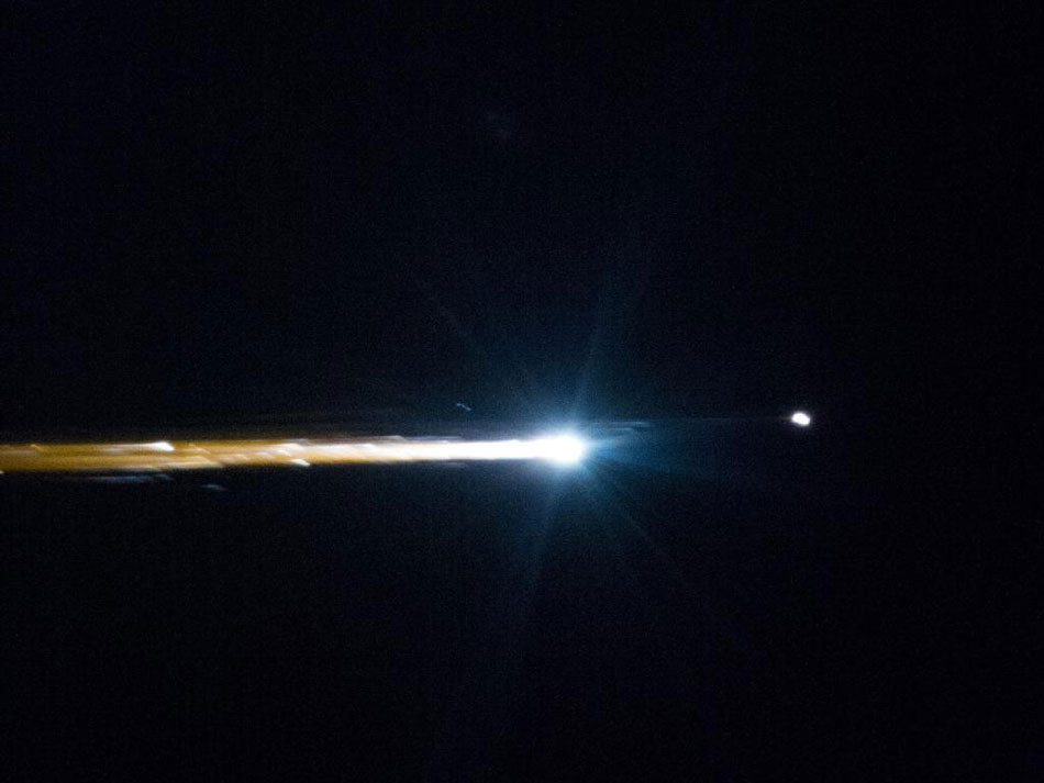 Soyuz Re-Entry. Seen from the International Space Station, the Soyuz TMA-05M descent module begins to re-enter the Earth's atmosphere, leaving a plasma trail as the Expedition 33 crew streaks toward a pre-dawn landing on the steppe of Kazakhstan. (Photo/ NASA)